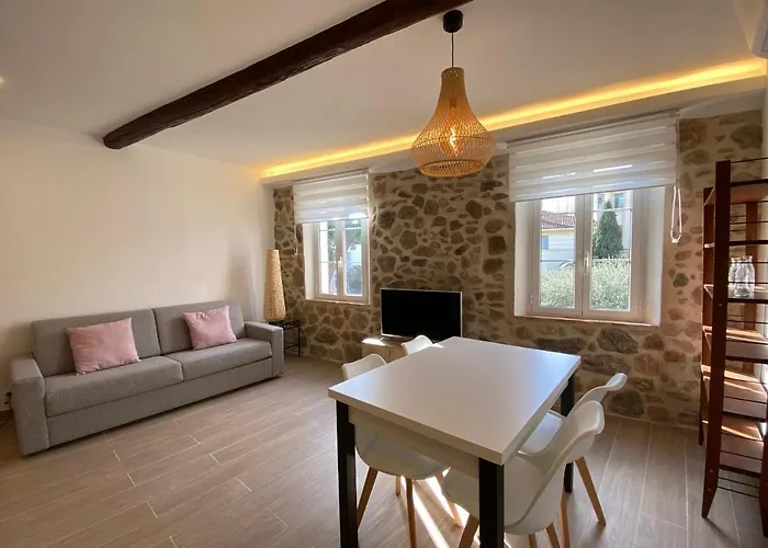 C014-bel De Standing Au Suquet *