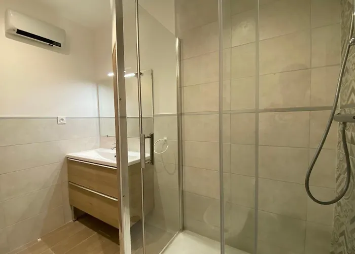 C014-bel De Standing Au Suquet